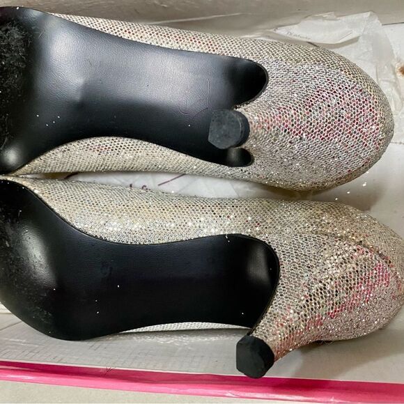 Adorable vintage silver heels by Jacques Levine in size 7 - Picture 4 of 4